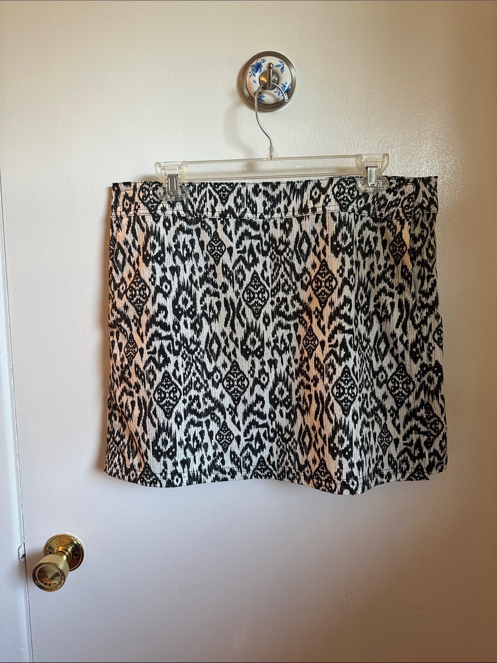 Ripskirt Hawaii Length 1, Large Black and White with Geometric Ikat Print